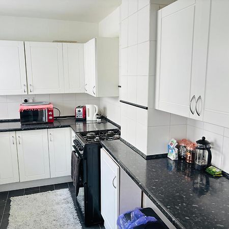 Entire 3 Bedroom House- Free Parking Ліверпуль Екстер'єр фото
