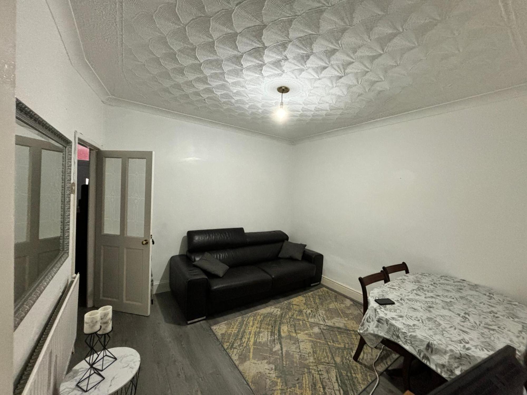 Entire 3 Bedroom House- Free Parking Ліверпуль Екстер'єр фото